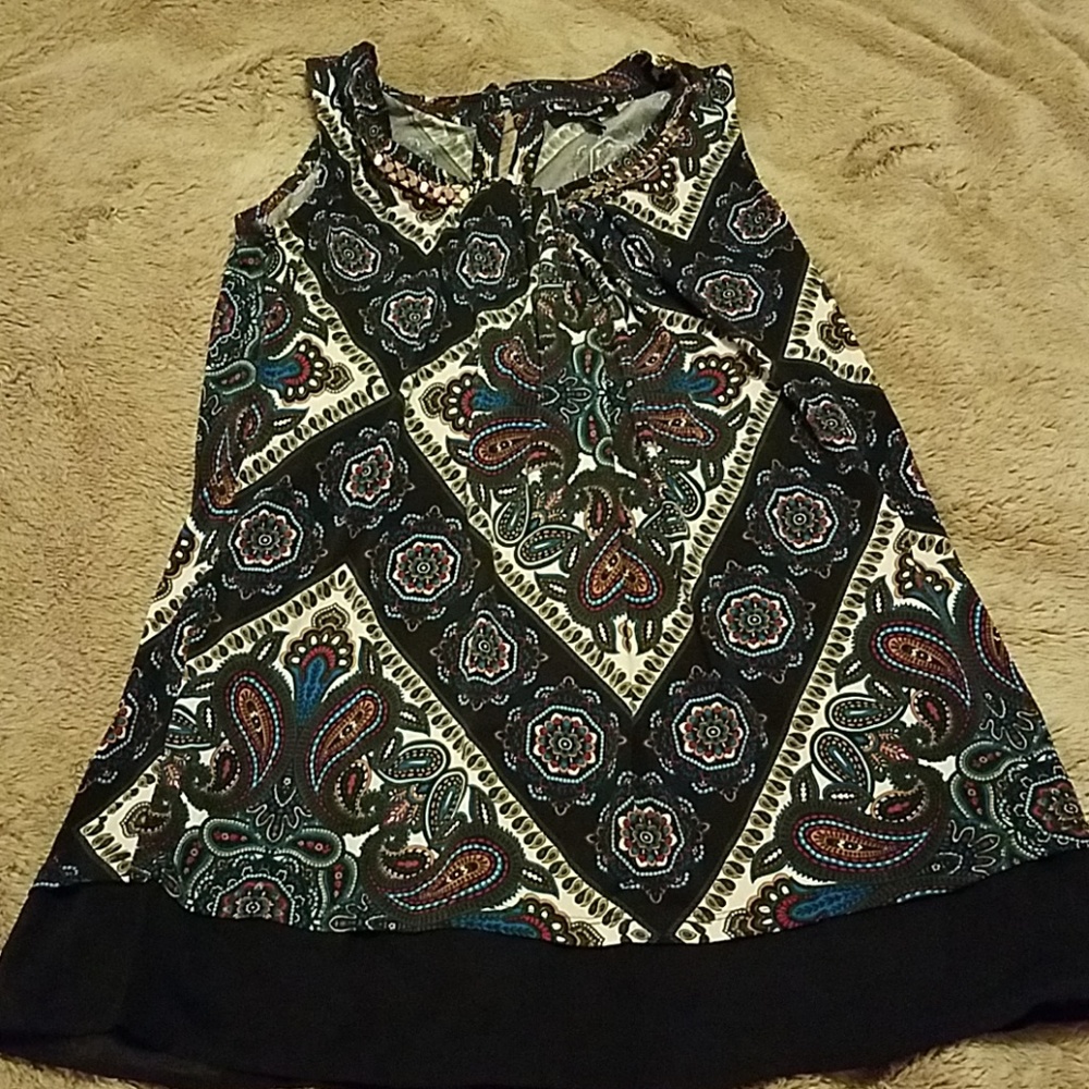 small top, premise